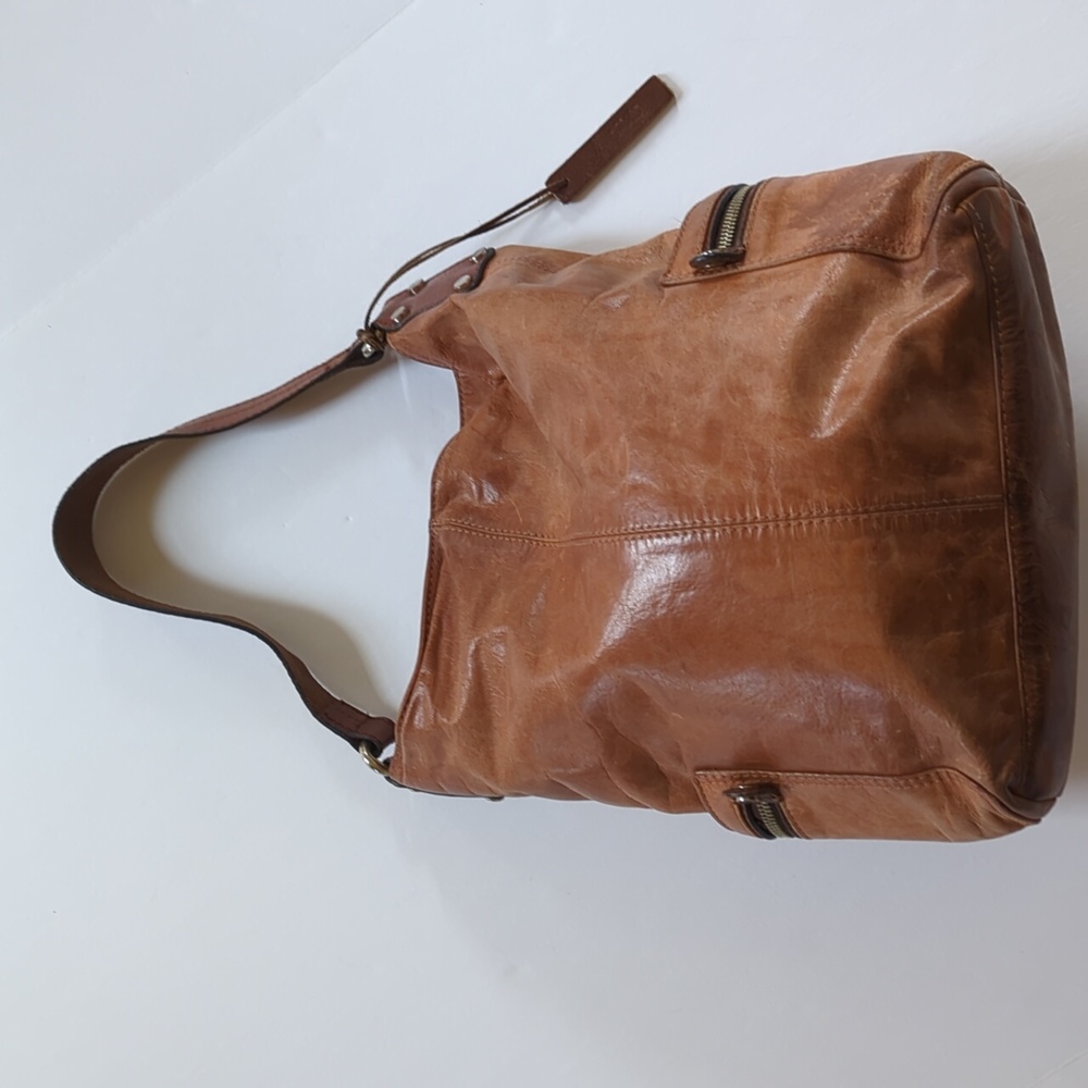 Tano Shoulder Bags